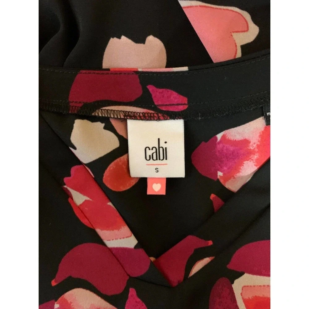 CAbi Women's S Small Black Pink Floral Short Sleeve Cute Petal Top Blouse #5523 - Picture 6 of 12